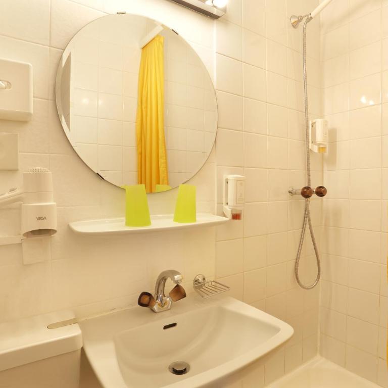 Hotel Tor - Standard Zimmer mit Kingsize-Bett - 4