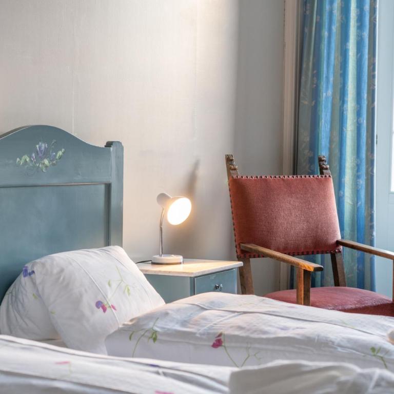 Hotel Chesa Spuondas - Family Room with Private External Bathroom and Balcony - 3