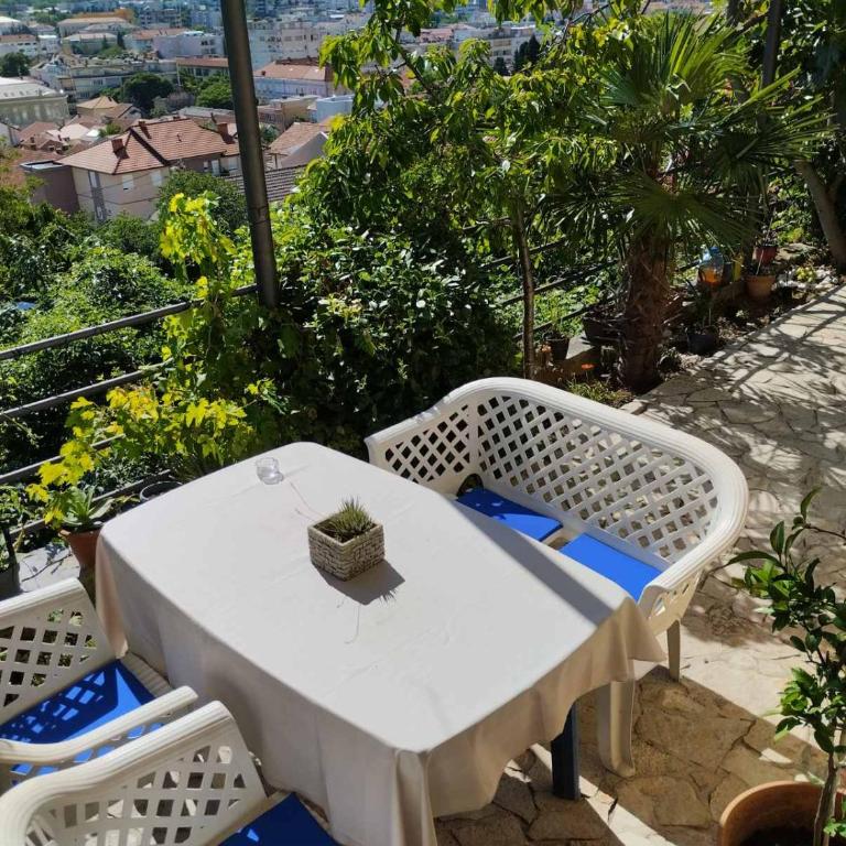 Guesthouse Panorama - Suite with City View - 11