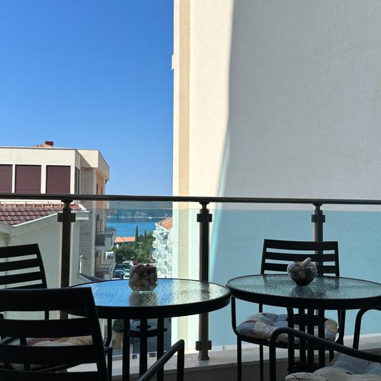 Ambassador Apartment Bečići with Private Garage Parking - Apartment with Sea View - 11