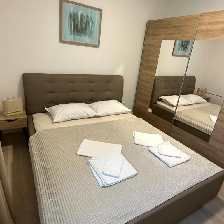Ambassador Apartment Bečići with Private Garage Parking - Apartment with Sea View - 15