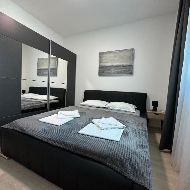 Ambassador Apartment Bečići with Private Garage Parking - Apartment with Sea View - 4