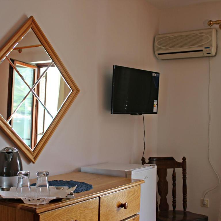 Accommodation Tomcuk - Standard Twin Room with Shared Bathroom - 3