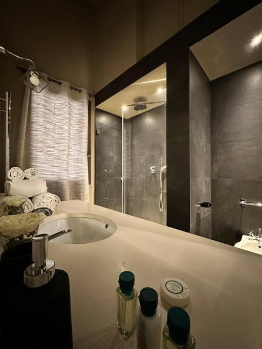 Lambe Suite next to Ponte Vecchio and Uffizi - LoveTheApartments - Appartamento Superior - 14