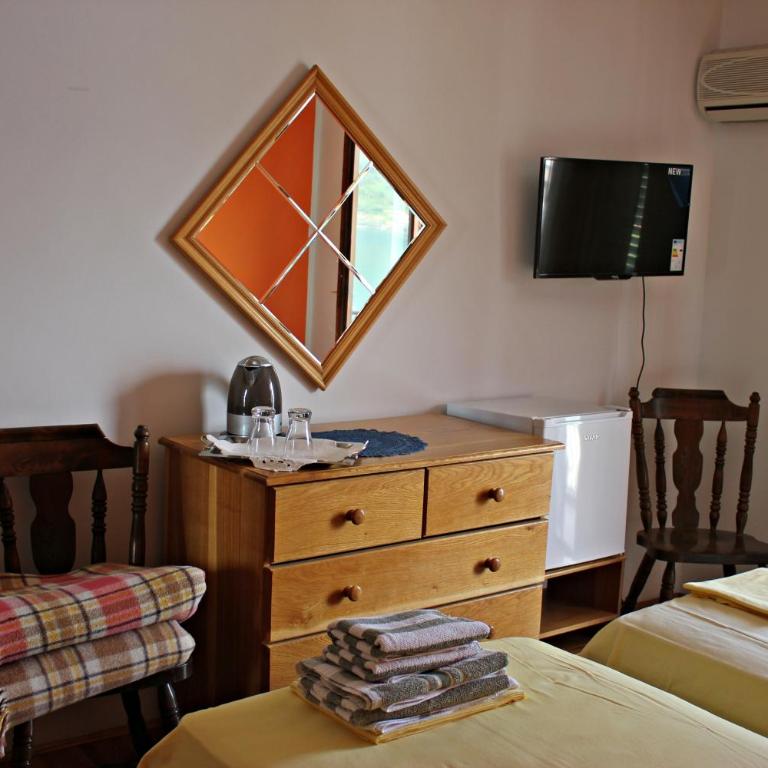 Accommodation Tomcuk - Standard Twin Room with Shared Bathroom - 5