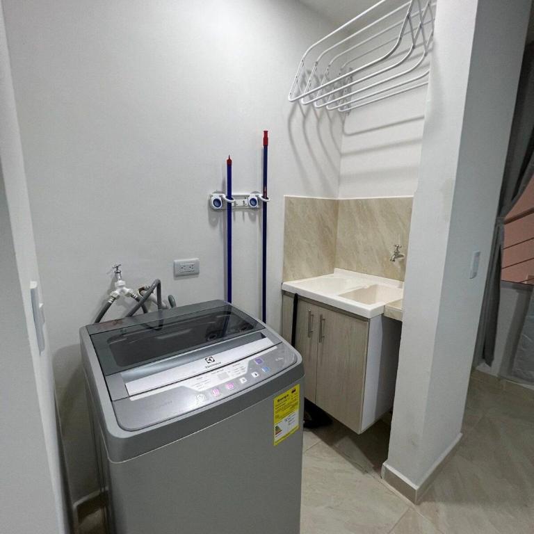 Moderno Edifico en el sur de Cali - Apartamento Estudio - 17