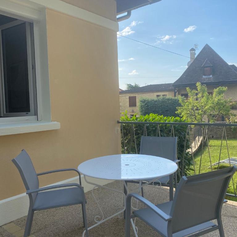 T2 rénové, jardin parking & garage privé, proche centre - One-Bedroom House - 28