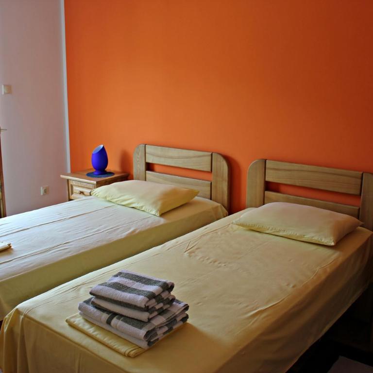 Accommodation Tomcuk - Standard Twin Room with Shared Bathroom - 2
