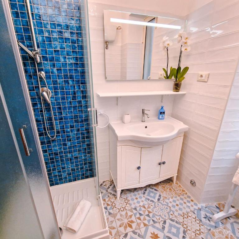 Vatican Shelter - Two-Bedroom Apartment - 19