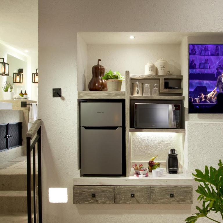 H21 Hospedaje Boutique - Suite con cama grande y balcón - 5