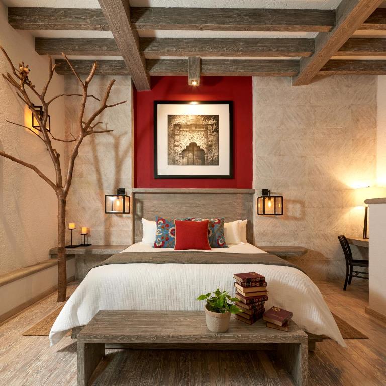 H21 Hospedaje Boutique - Suite con cama grande y balcón - 7