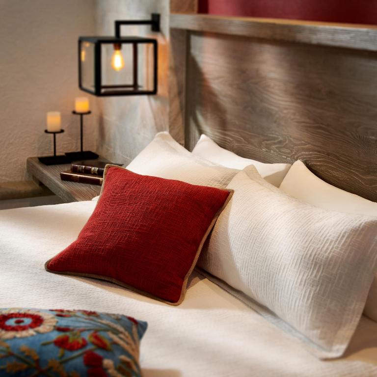 H21 Hospedaje Boutique - Suite con cama grande y balcón - 9