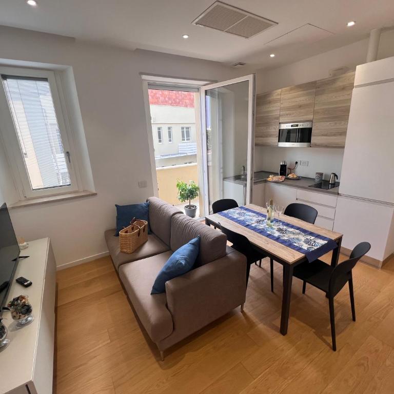 Happy Holiday Apartment - Appartamento con 1 Camera da Letto - 1