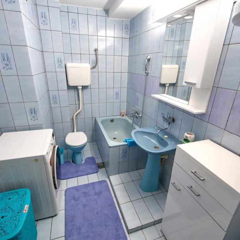 Spacious apartment (60sqm) with a balcony - Apartman sa 1 Spavaćom Sobom - 9