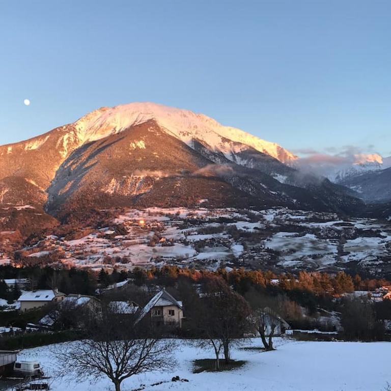 Gîte confort 15 couchages, vue panoramique Montagne Hautes Alpes, Terrasses - Casa de 6 dormitorios - 43