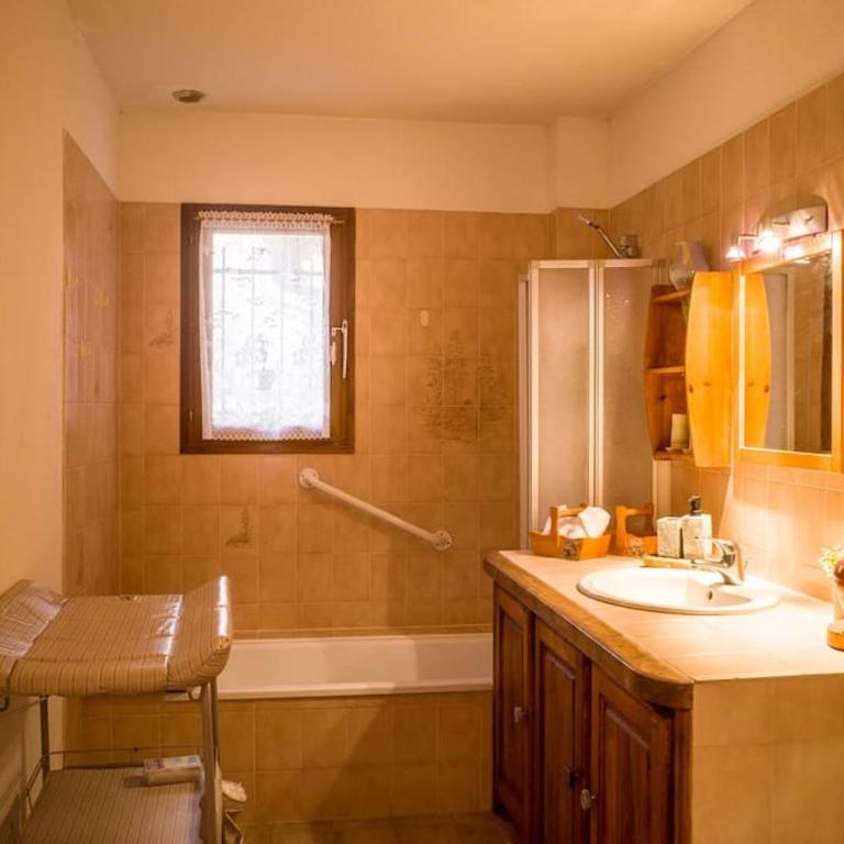 Gîte confort 15 couchages, vue panoramique Montagne Hautes Alpes, Terrasses - Casa de 6 dormitorios - 37