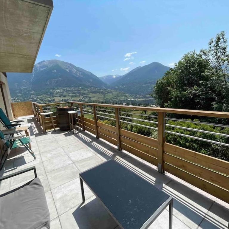 Gîte confort 15 couchages, vue panoramique Montagne Hautes Alpes, Terrasses - Casa de 6 dormitorios - 40