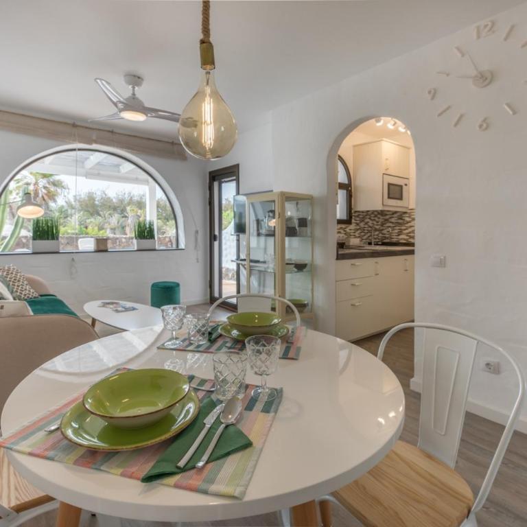 in front of the pool, large terrace, elegant & confortable, Wi-Fi - Apartamento - 1