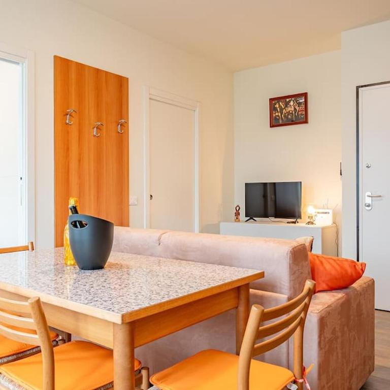 Guest Planet - Living Fortezza 27! - Appartamento con 1 Camera da Letto - 1