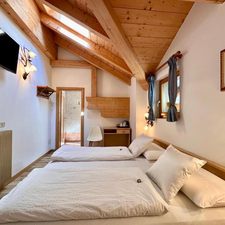 B&B Cèsa Planber Mountain View BIKE FRIENDLY - Camera Comfort Matrimoniale/Doppia con Letti Singoli con Vista Montagna - 5