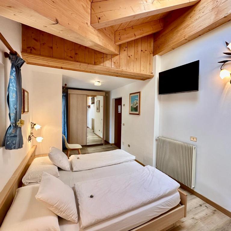B&B Cèsa Planber Mountain View BIKE FRIENDLY - Camera Comfort Matrimoniale/Doppia con Letti Singoli con Vista Montagna - 7