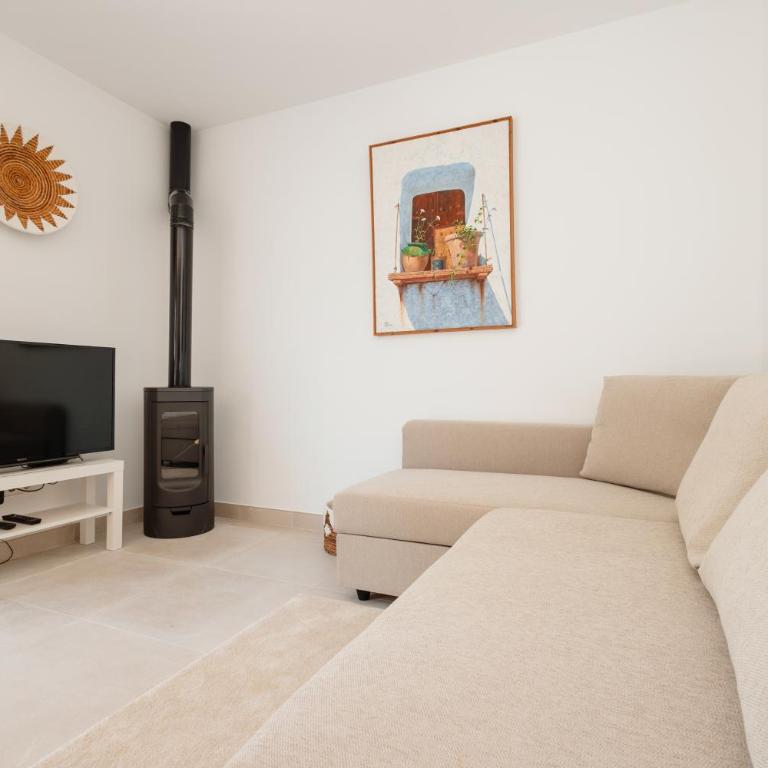 Holiday home with large sunny terrace, Costabella - Casa con 1 dormitorio - 3