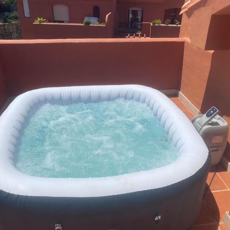 Sea View Penthouse Apartment with Hot Tub - Casa Bella Vista, Buenas Noches , Estepona - Three-Bedroom Apartment - 10