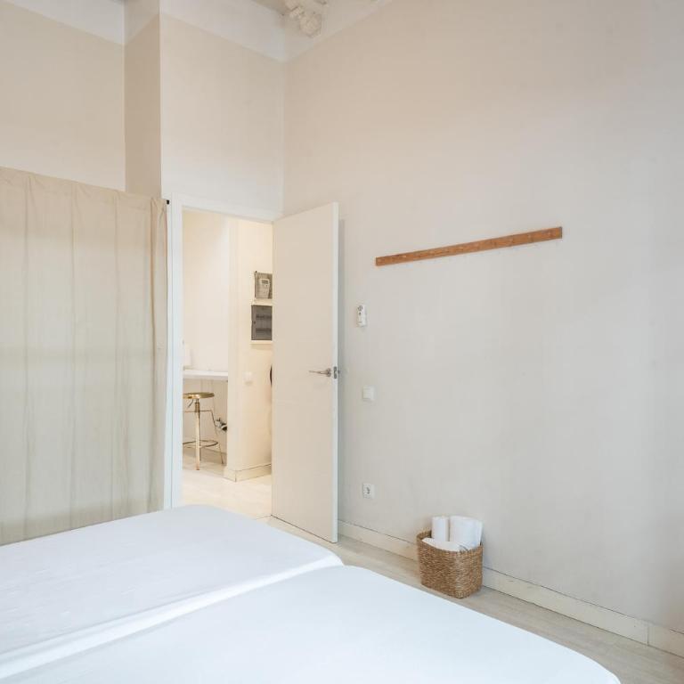 Sunny Apartment with Private Terrace in Gracia, Barcelona - Two-Bedroom Apartment - 9