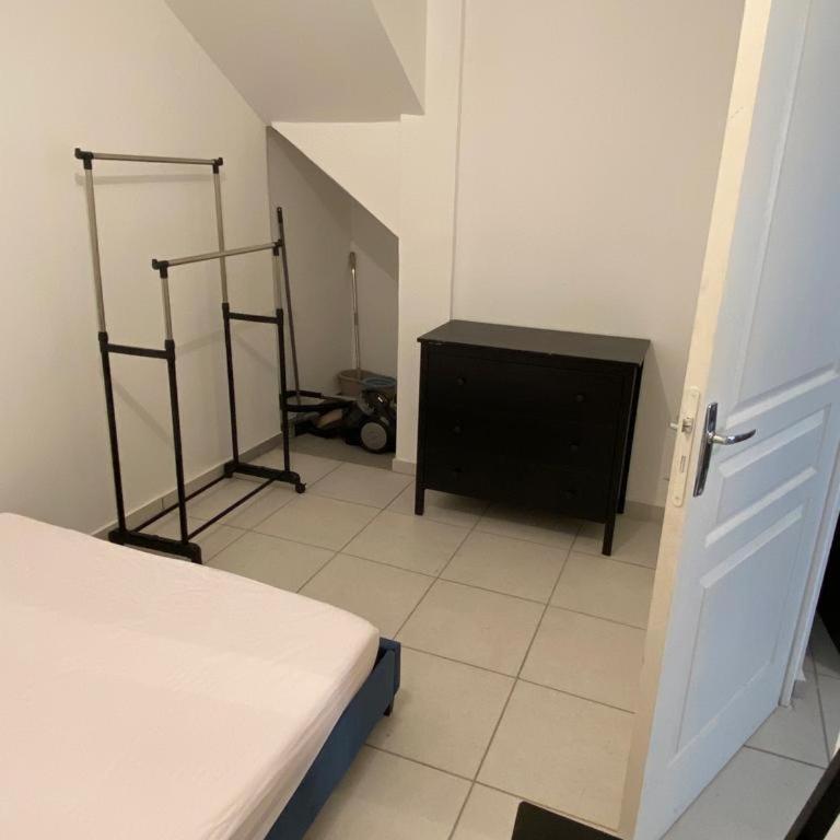 petit appartement calme en plein centre du village de ribiers - Appartement 1 Chambre - 2