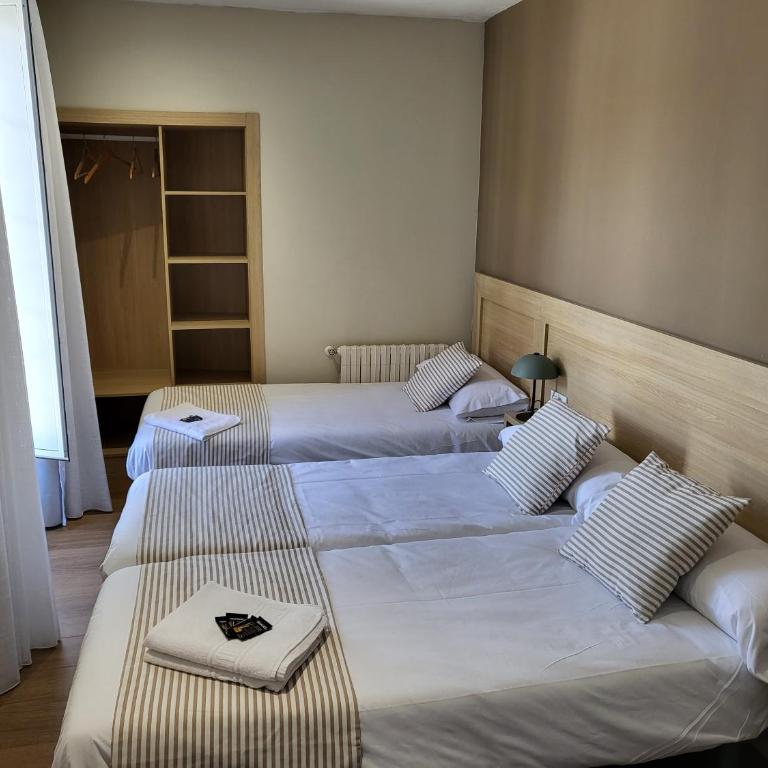 CASA MARUXA pensión - Habitación Doble Deluxe con cama supletoria - 5