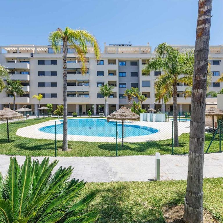Piscina Abierta- Open pool Playa Marinsa Beach Torre del Mar - One-Bedroom Apartment - 1