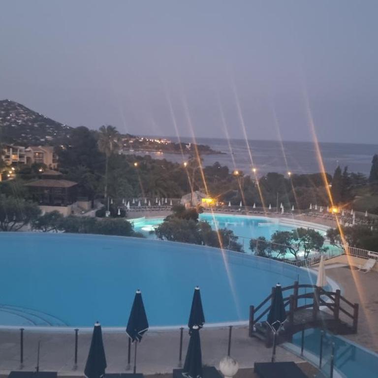 Agay Cap Esterel Village Allée Fleurs - F2 Clim vue golf et mer - Grande terrasse plein sud - Appartement 1 Chambre - 100