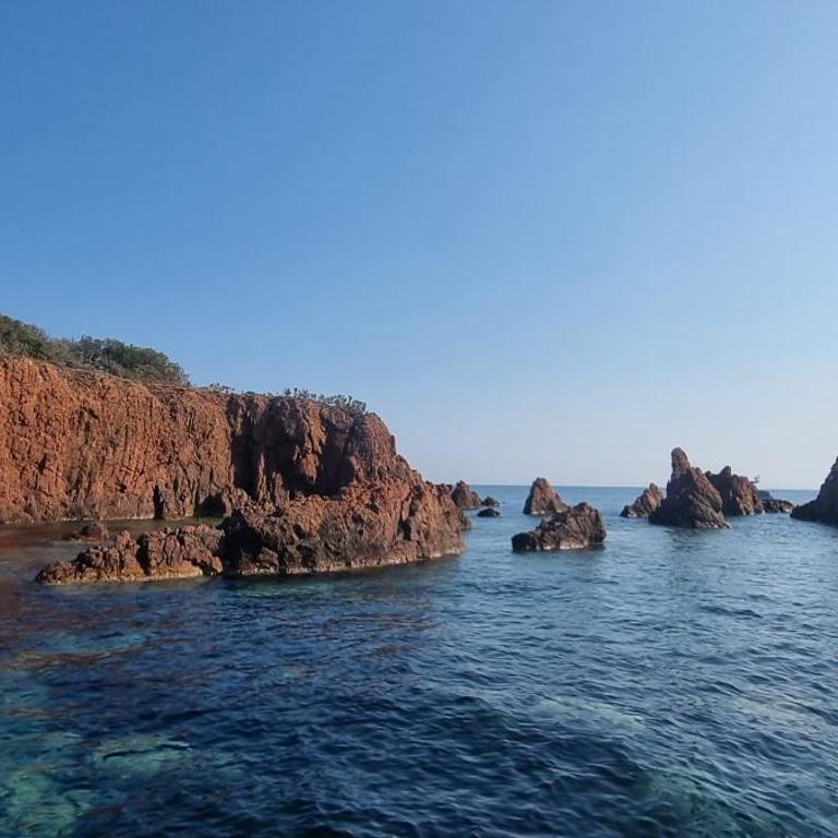 Agay Cap Esterel Le Hameau F2 Clim plein sud dernier etage Magnifique vue mer - Appartement 1 Chambre - 88