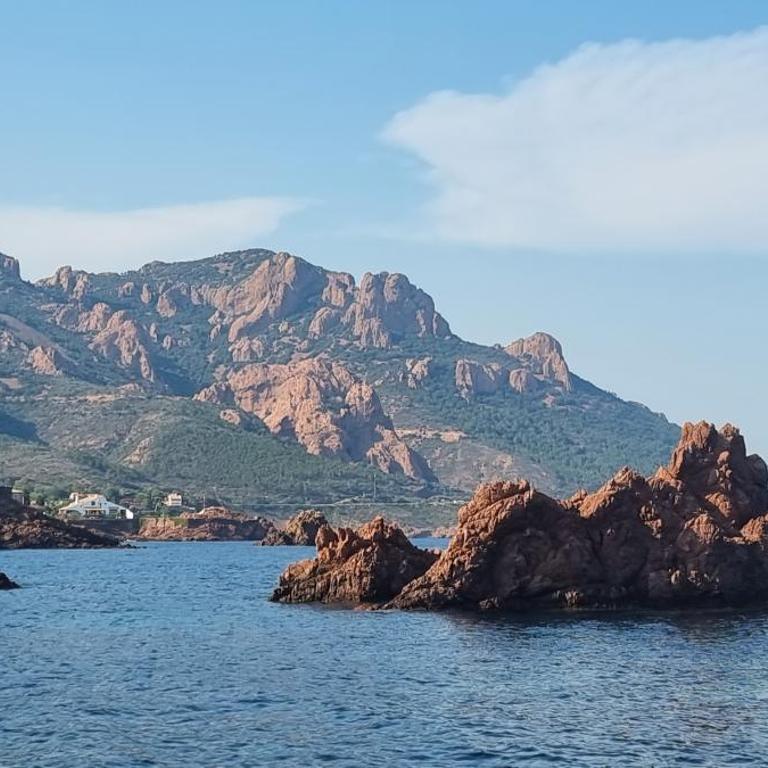 Agay Cap Esterel Le Hameau F2 Clim plein sud dernier etage Magnifique vue mer - Appartement 1 Chambre - 87