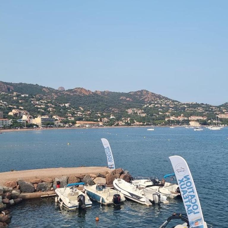 Agay Cap Esterel Le Hameau F2 Clim plein sud dernier etage Magnifique vue mer - Appartement 1 Chambre - 98