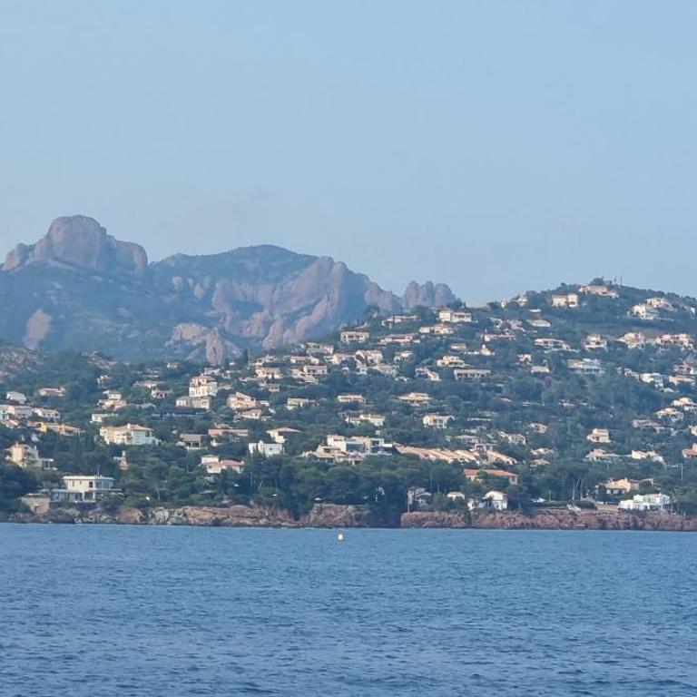 Agay Cap Esterel Le Hameau F2 Clim plein sud dernier etage Magnifique vue mer - Appartement 1 Chambre - 94