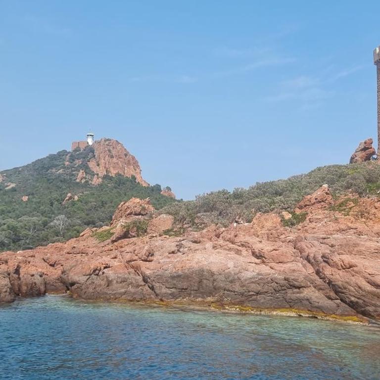 Agay Cap Esterel Le Hameau F2 Clim plein sud dernier etage Magnifique vue mer - Appartement 1 Chambre - 92