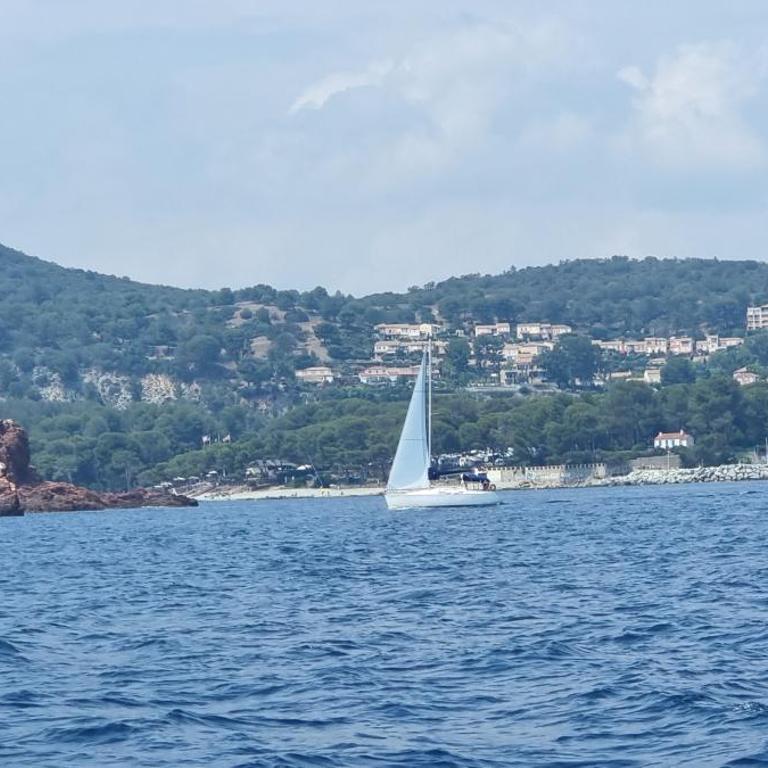 Agay Cap Esterel Le Hameau F2 Clim plein sud dernier etage Magnifique vue mer - Appartement 1 Chambre - 91