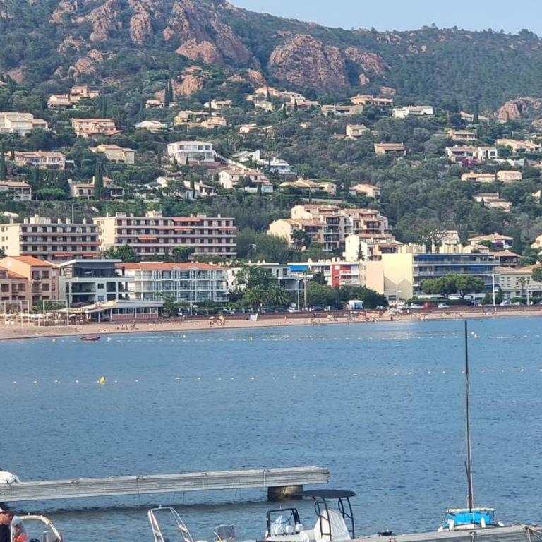 Agay Cap Esterel Le Hameau F2 Clim plein sud dernier etage Magnifique vue mer - Appartement 1 Chambre - 96