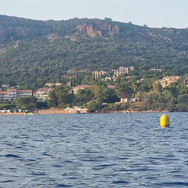 Agay Cap Esterel Le Hameau F2 Clim plein sud dernier etage Magnifique vue mer - Appartement 1 Chambre - 99