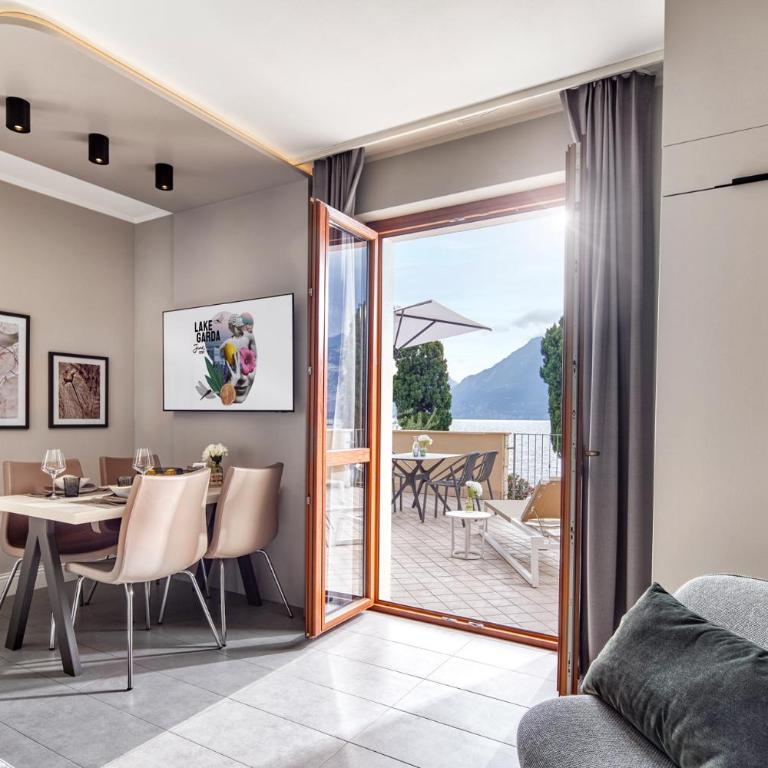 June Stay Lake Garda - Appartamento Deluxe con 2 Camere da Letto, Vista Lago e Balcone - 1