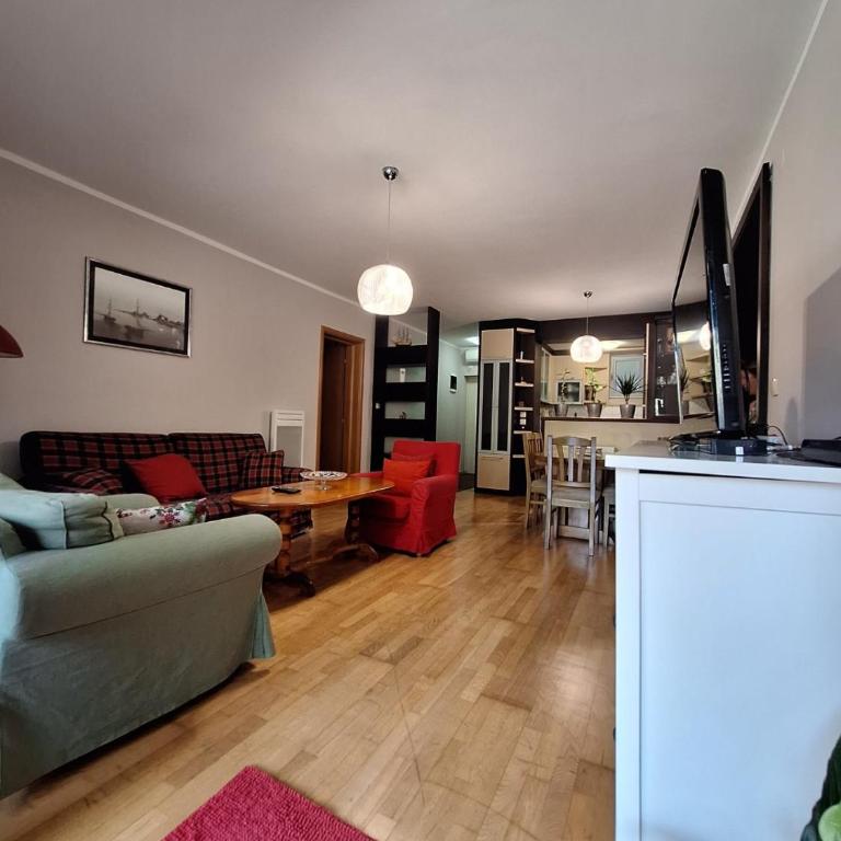 Ljiljana - Three-Bedroom Apartment - 13