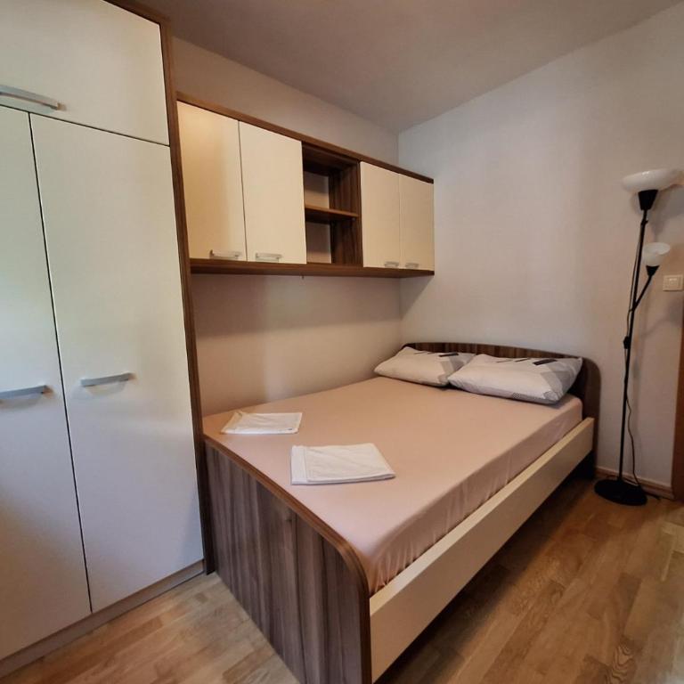 Ljiljana - Three-Bedroom Apartment - 20
