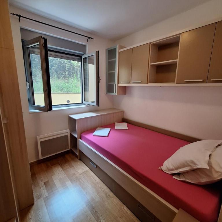 Ljiljana - Three-Bedroom Apartment - 29