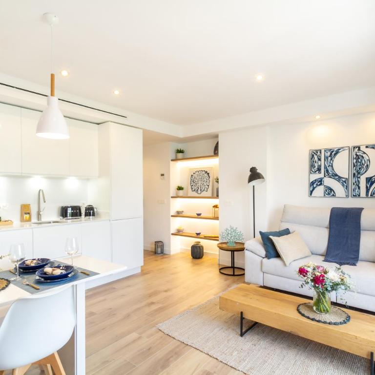 MARBELLA BANUS SUITES - Puerto Banús, Playas del Duque Beachside Residential, 2BD -2BA, Direct Beach & P Banús Access, 35,000 m2 Gardens, 3 Pools - Deluxe Apartment - 19