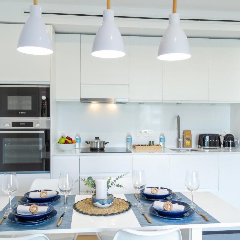 MARBELLA BANUS SUITES - Puerto Banús, Playas del Duque Beachside Residential, 2BD -2BA, Direct Beach & P Banús Access, 35,000 m2 Gardens, 3 Pools - Deluxe Apartment - 16