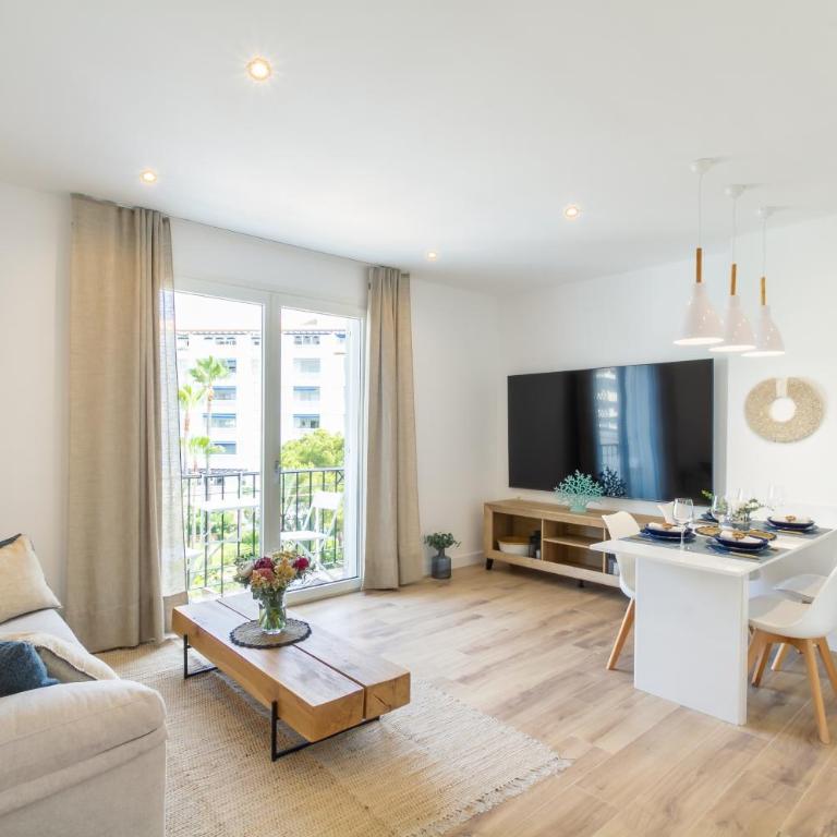 MARBELLA BANUS SUITES - Puerto Banús, Playas del Duque Beachside Residential, 2BD -2BA, Direct Beach & P Banús Access, 35,000 m2 Gardens, 3 Pools - Deluxe Apartment - 5