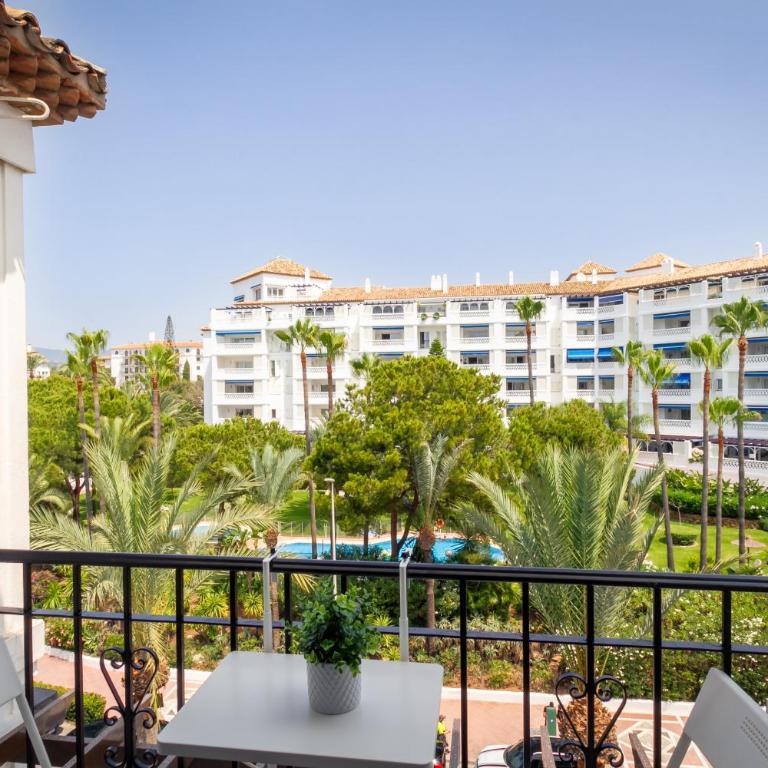 MARBELLA BANUS SUITES - Puerto Banús, Playas del Duque Beachside Residential, 2BD -2BA, Direct Beach & P Banús Access, 35,000 m2 Gardens, 3 Pools - Deluxe Apartment - 13