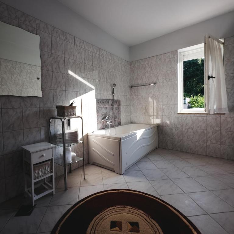 Villa Draga - Three-Bedroom Villa - 35