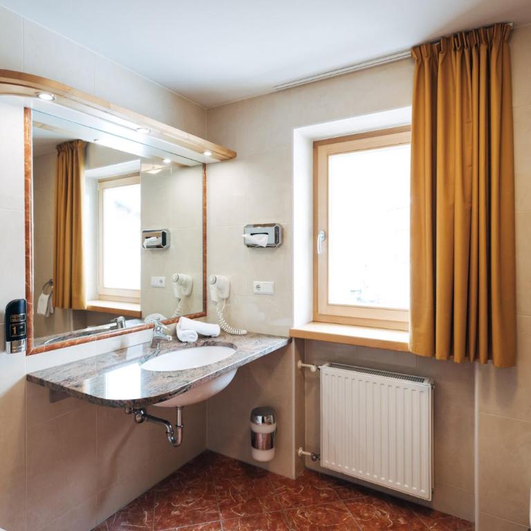 Hotel Bambi Am Park - Triple Room - 4